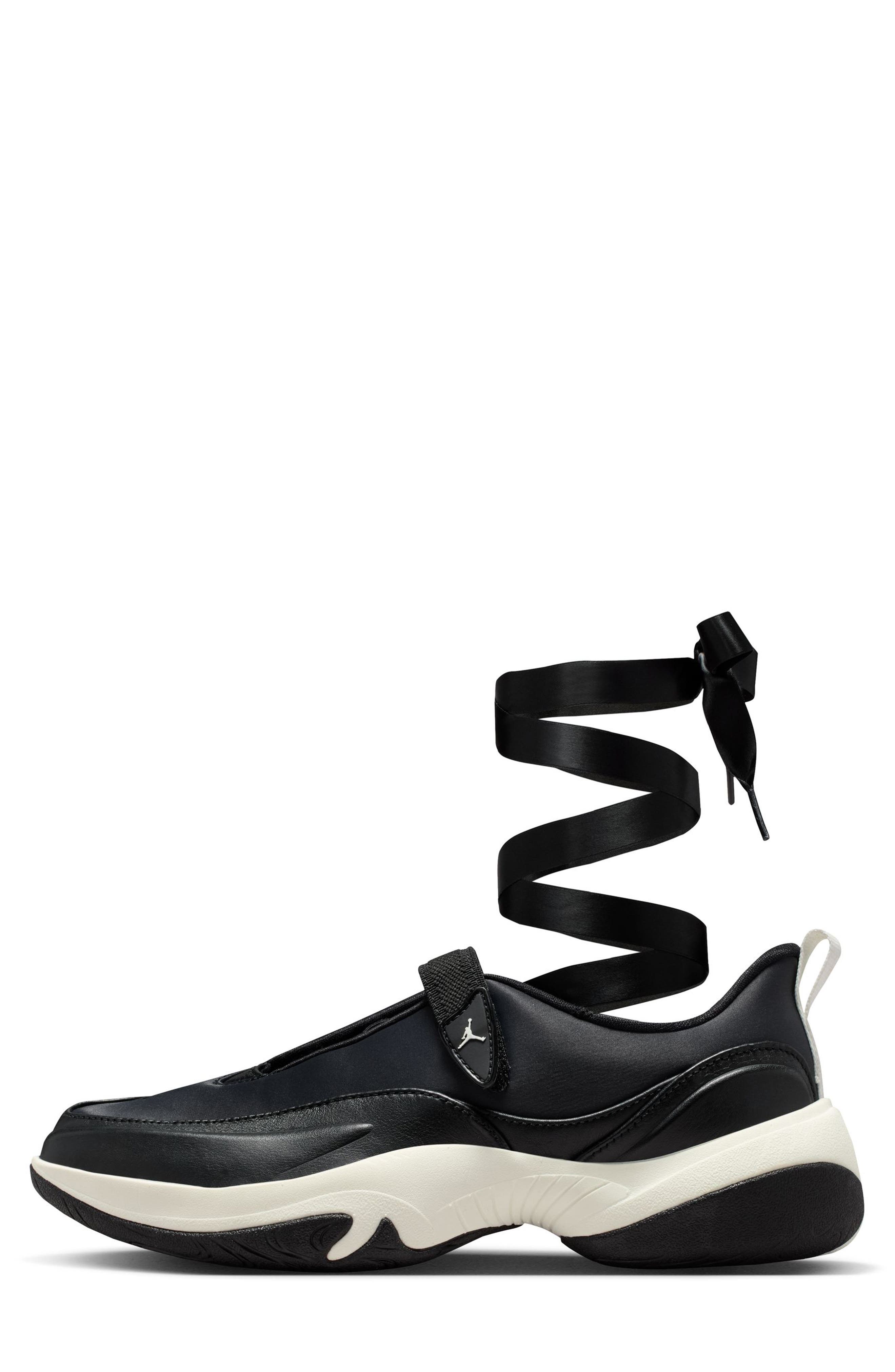 Jordan The Jordan Pointe Sneaker, Alternate, color, Black/ Sail