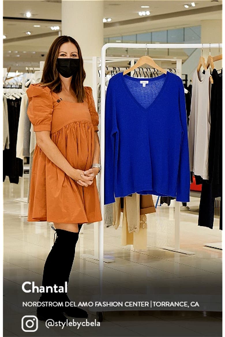 Essential V-Neck Cashmere Sweater video