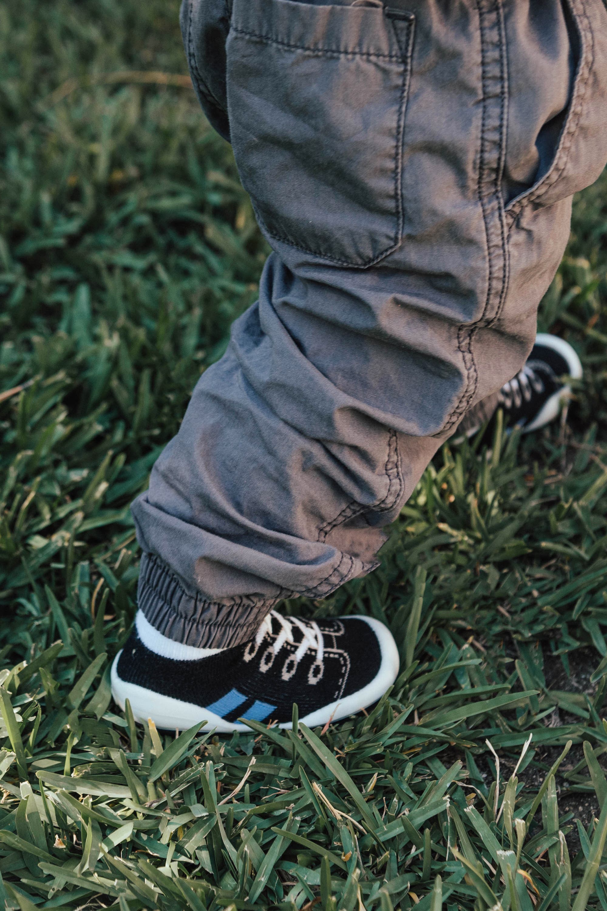 Komuello Toddler Sock Shoes Runner - Brown, Alternate, color, Black