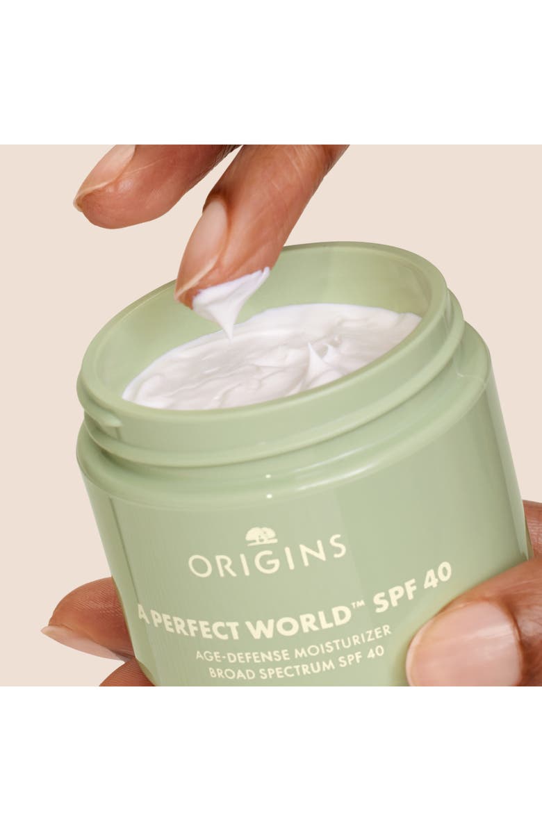 A Perfect World<sup>™</sup> SPF 40 Age-Defense Moisturizer with White Tea