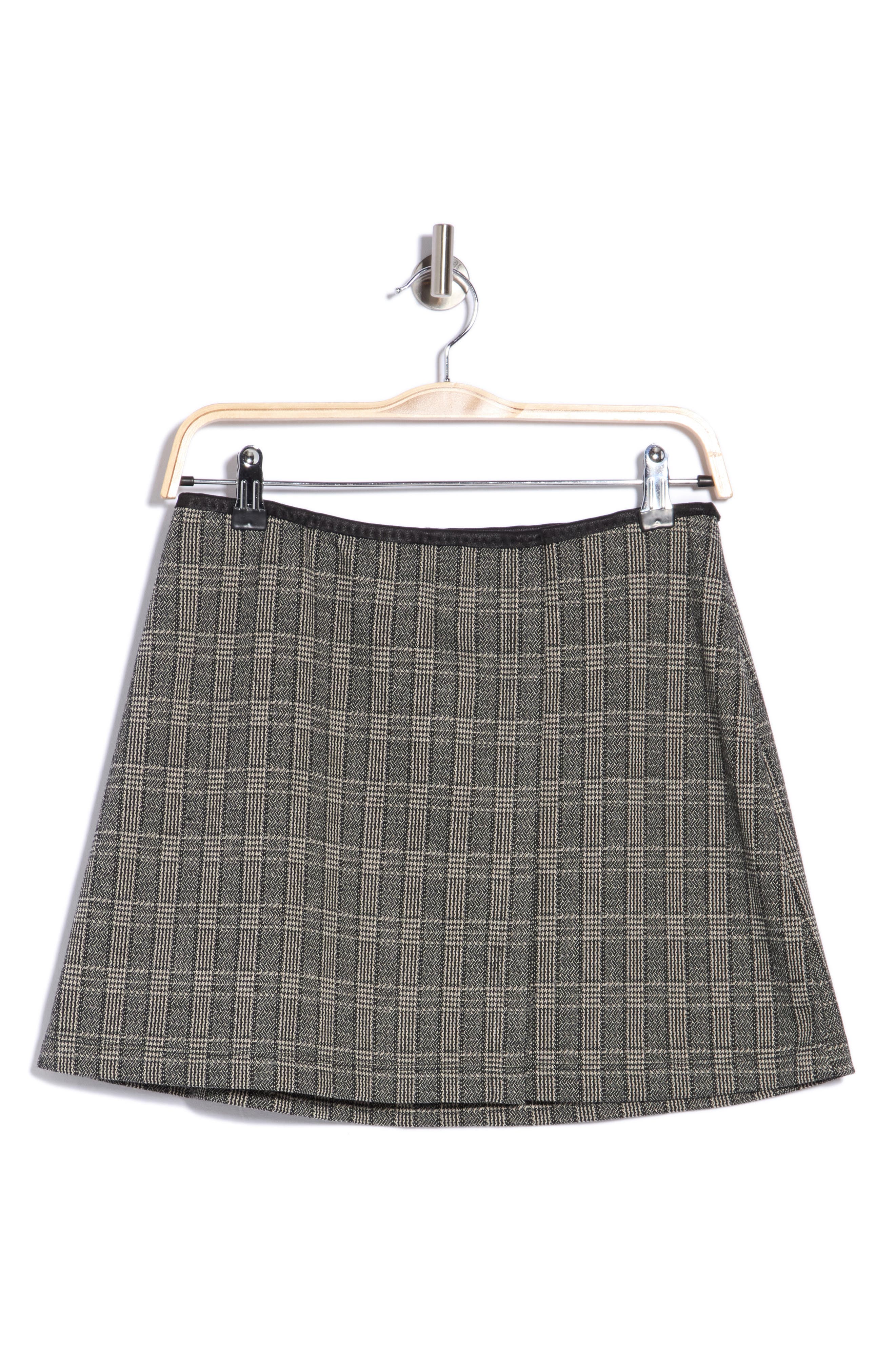 selected BLACK / CREAM PLAID