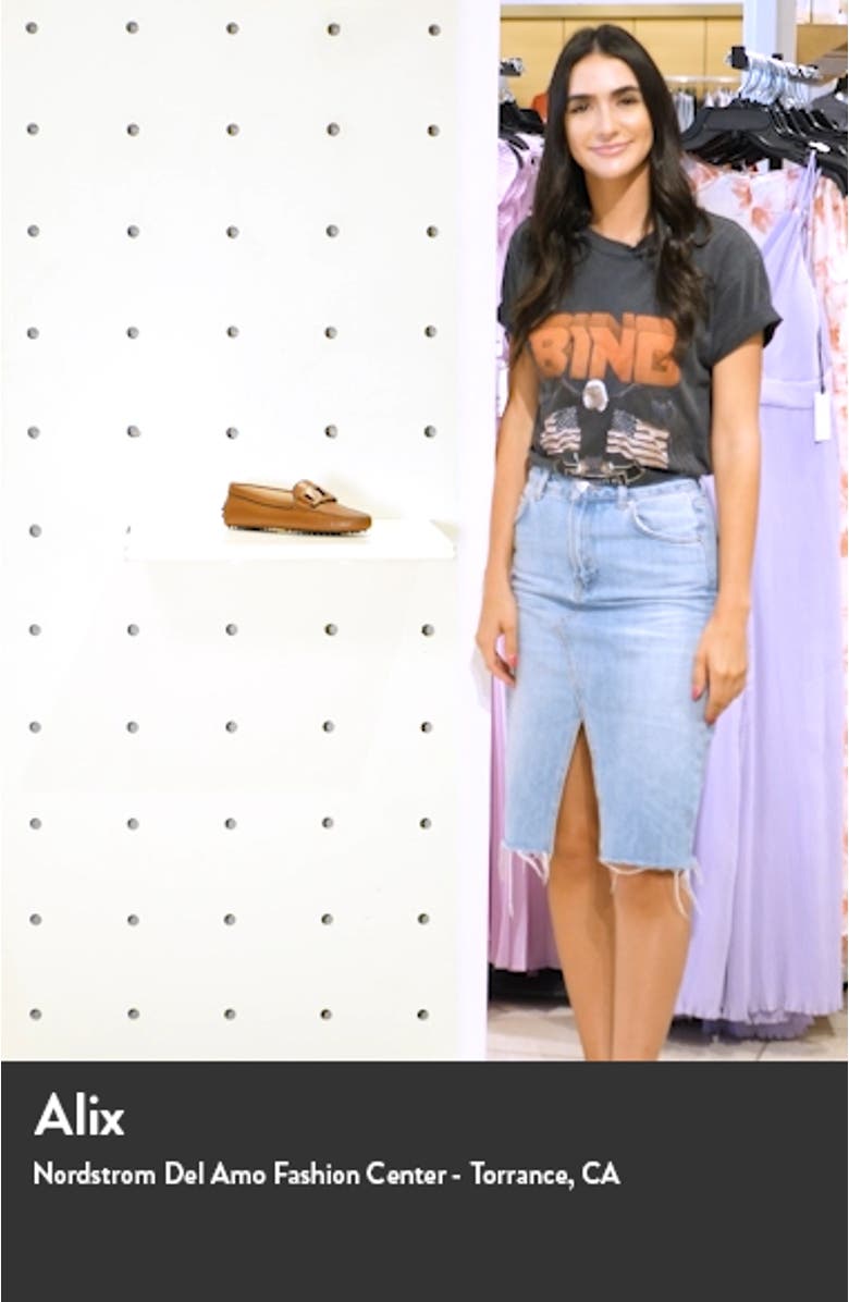 Gommini Chain Detail Driving Moccasin, sales video thumbnail