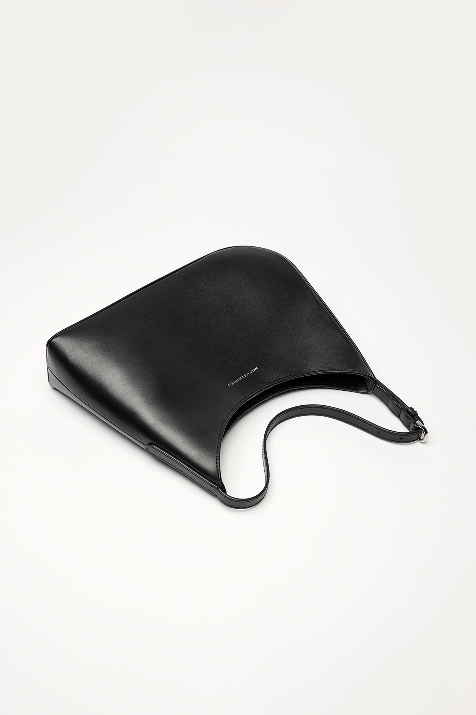 Want Les Essentiels Arch Smooth Leather Shoulder Bag, Alternate, color, Black