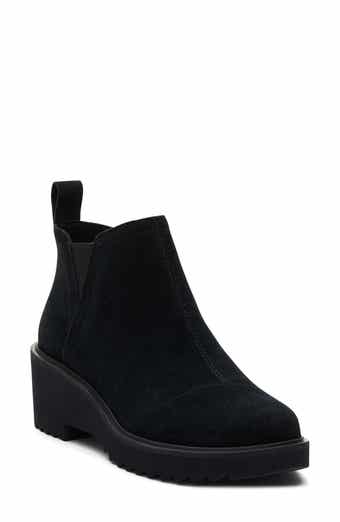UGG® Classic Chillapeak Genuine Shearling Trimmed Boot UGG® Classic Chillapeak Genuine Shearling Trimmed Boot