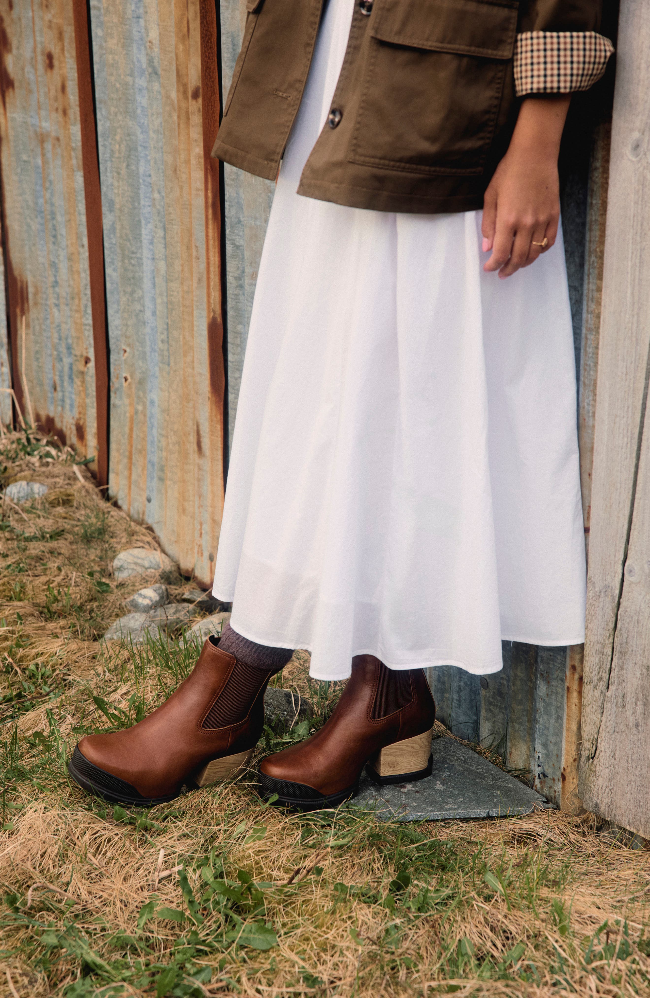 Roam'n™ Chelsea Platform Boot, Alternate, color, DARK AUBURN/ BLACKENED BROWN