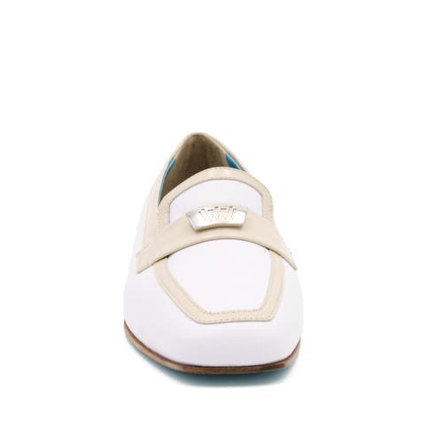 Valentina Rangoni Briseide Flat Loafer With Logo Bit In White/beige