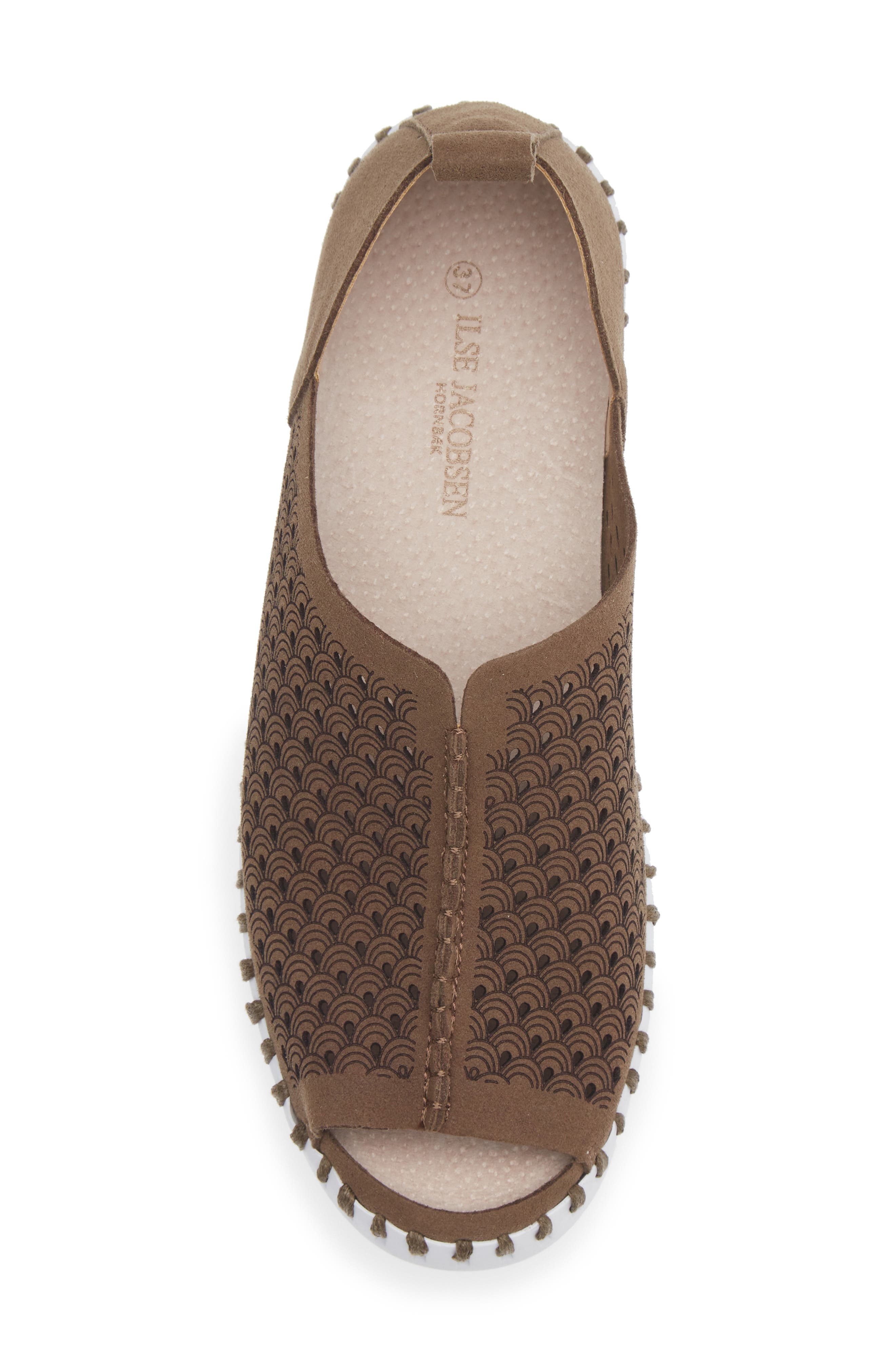 Tulip 9377 Slip-On Shoe, Alternate, color, CHESTNUT