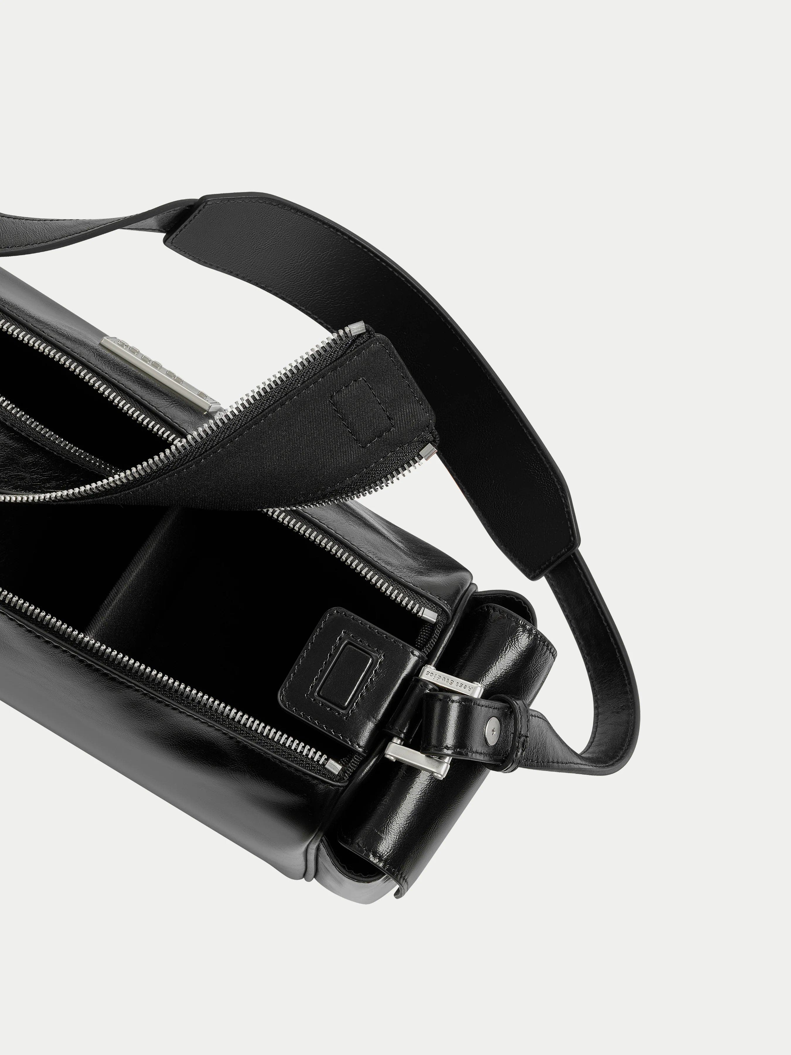 Aest Studios Capture Medium Sling Bag, Alternate, color, Black