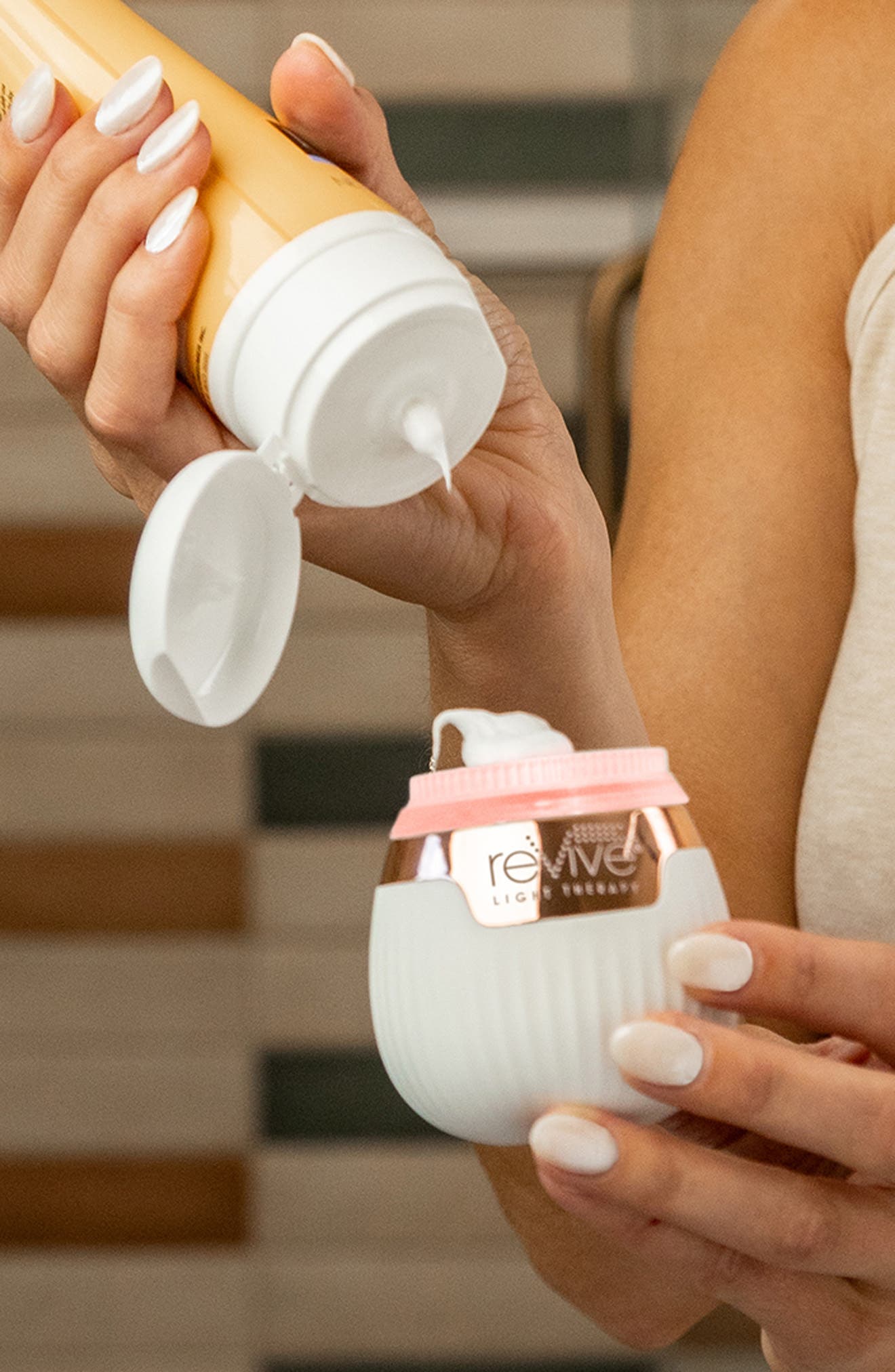 REVIVE LIGHT THERAPY Lux Soniqué Mini LED Sonic Cleansing Device