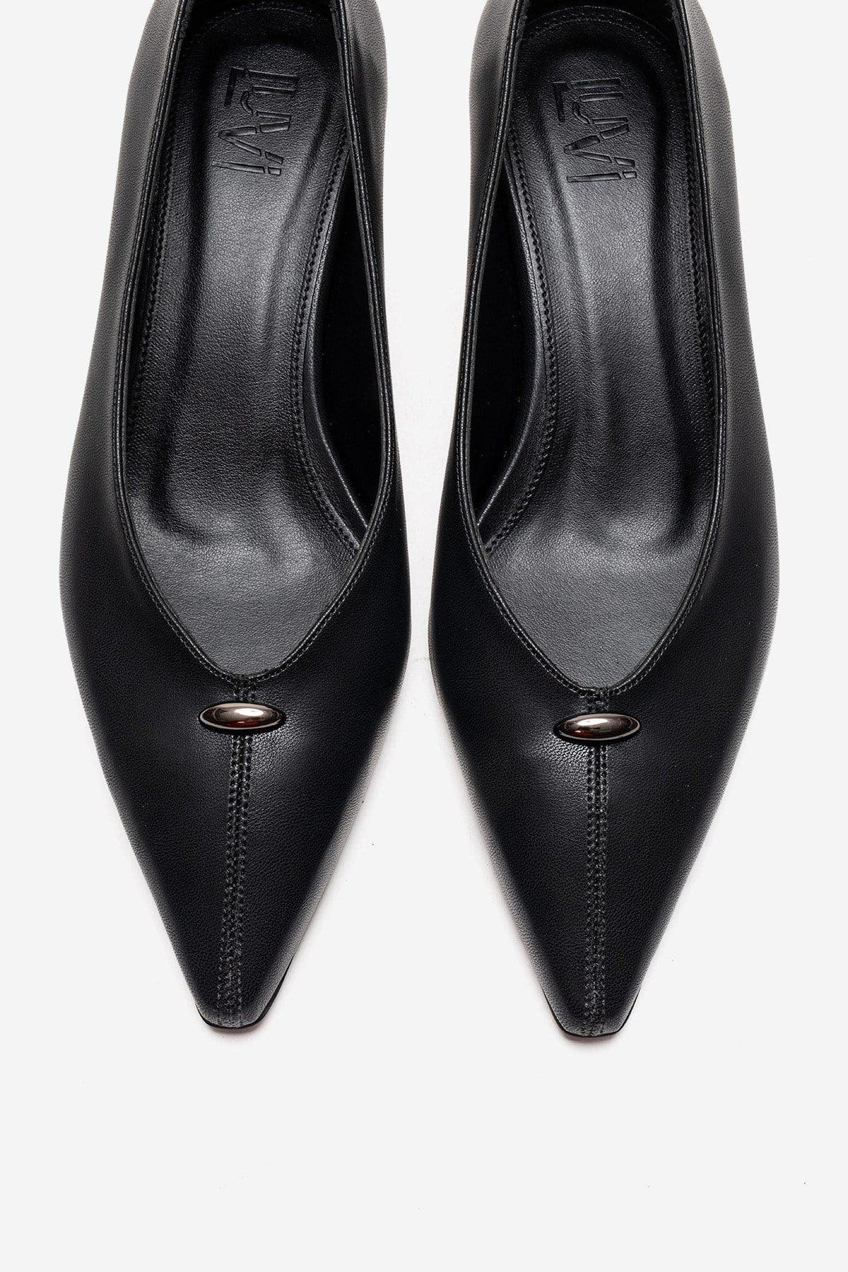 Prologue Shoes Versay Pointed Toe Kitten Heel Pump, Alternate, color, Black