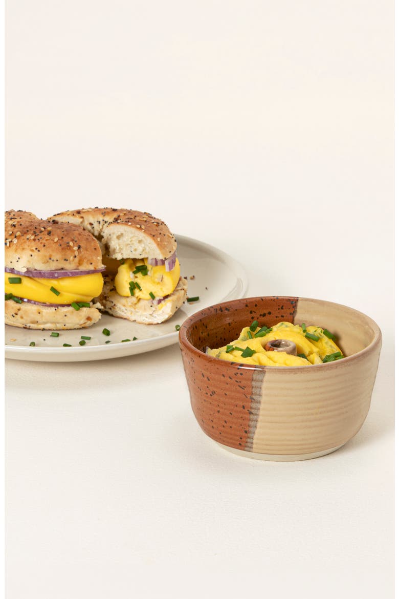 Egg on a Bagel Maker, Alternate, color, Multi