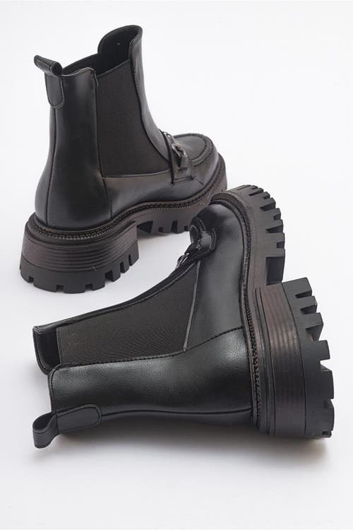 Prologue Shoes Vesper Buckled Chelsea Boot In Black