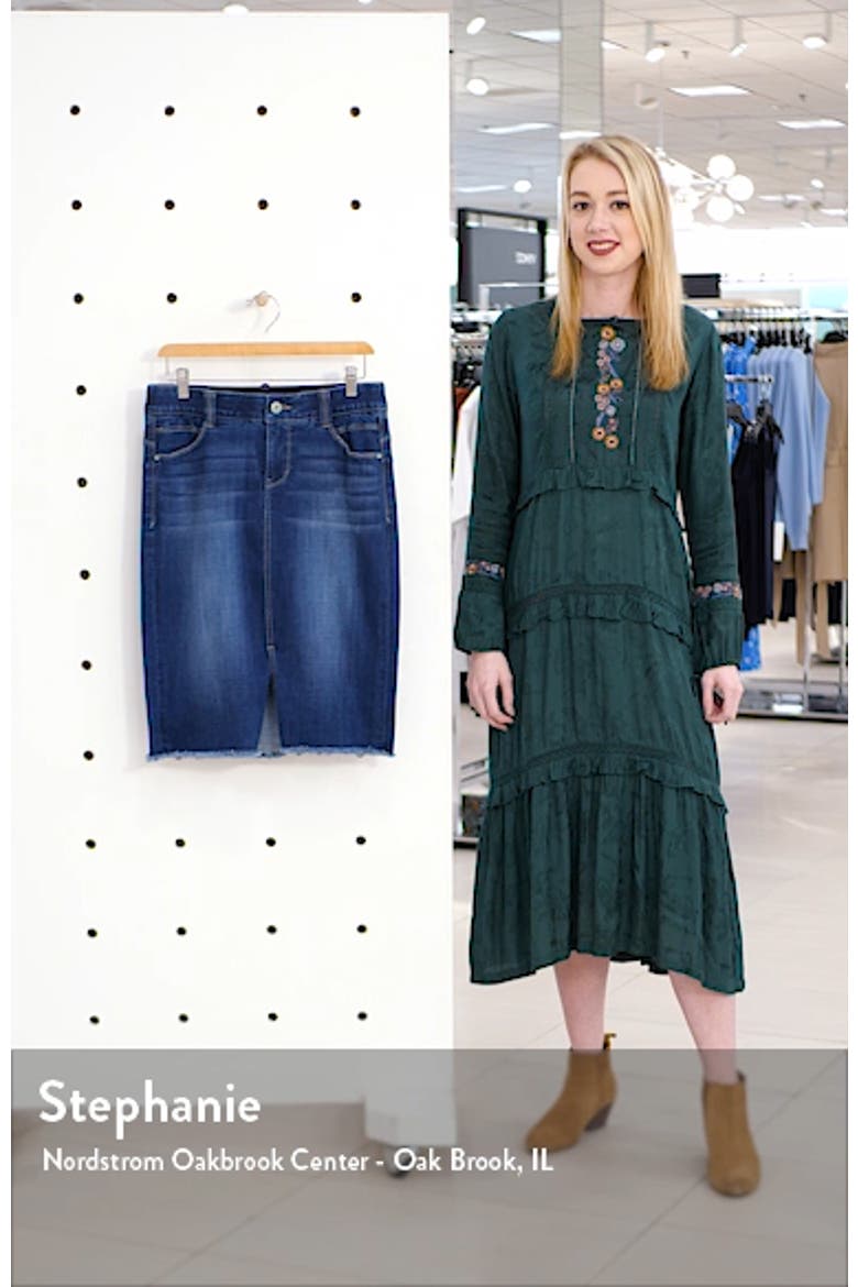 Jeans Betty Fray Hem Denim Pencil Skirt video