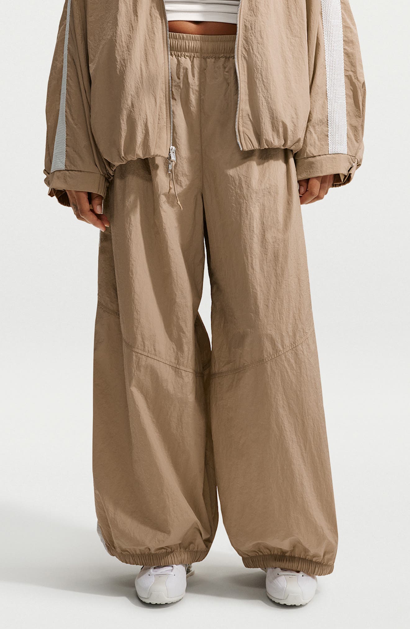 selected PARACHUTE BEIGE/ SAIL