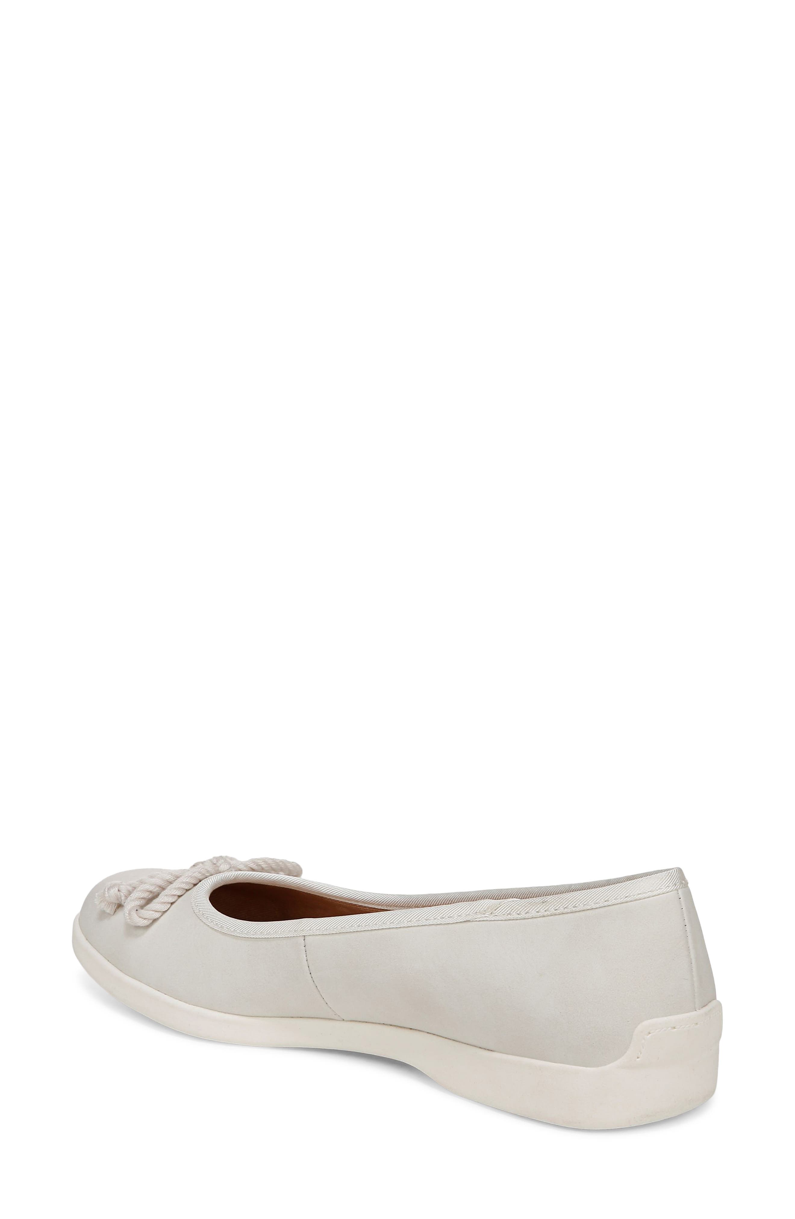 Maura Flat, Alternate, color, CLOUD WHITE