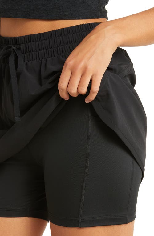 BEYOND YOGA BEYOND YOGA IN STRIDE LINED SKORT
