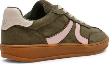 Voyage Sneaker