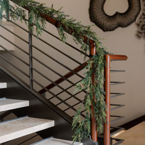 Cg Hunter 9' Artificial Pine Garland With Pinecones In Green