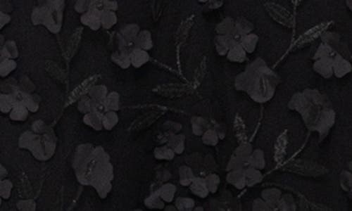 XSCAPE EVENINGS XSCAPE EVENINGS XSCAPE FLORAL APPLIQUÉ GOWN