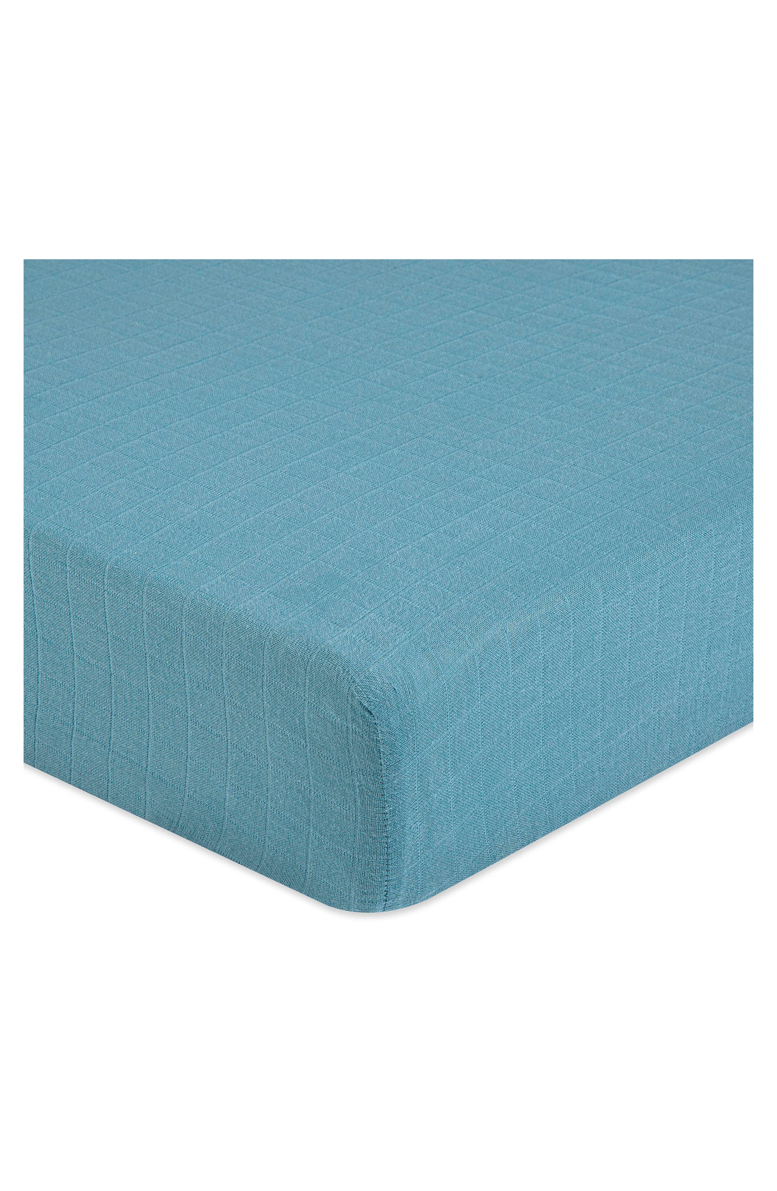 Fitted sheet in teal blue color