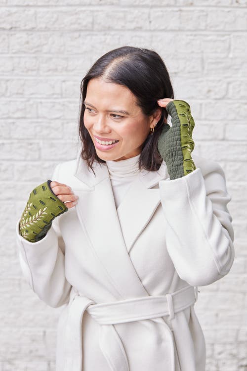 Feelgoodz Fleece Lined Trellis Fingerless Jersey Gloves In Green