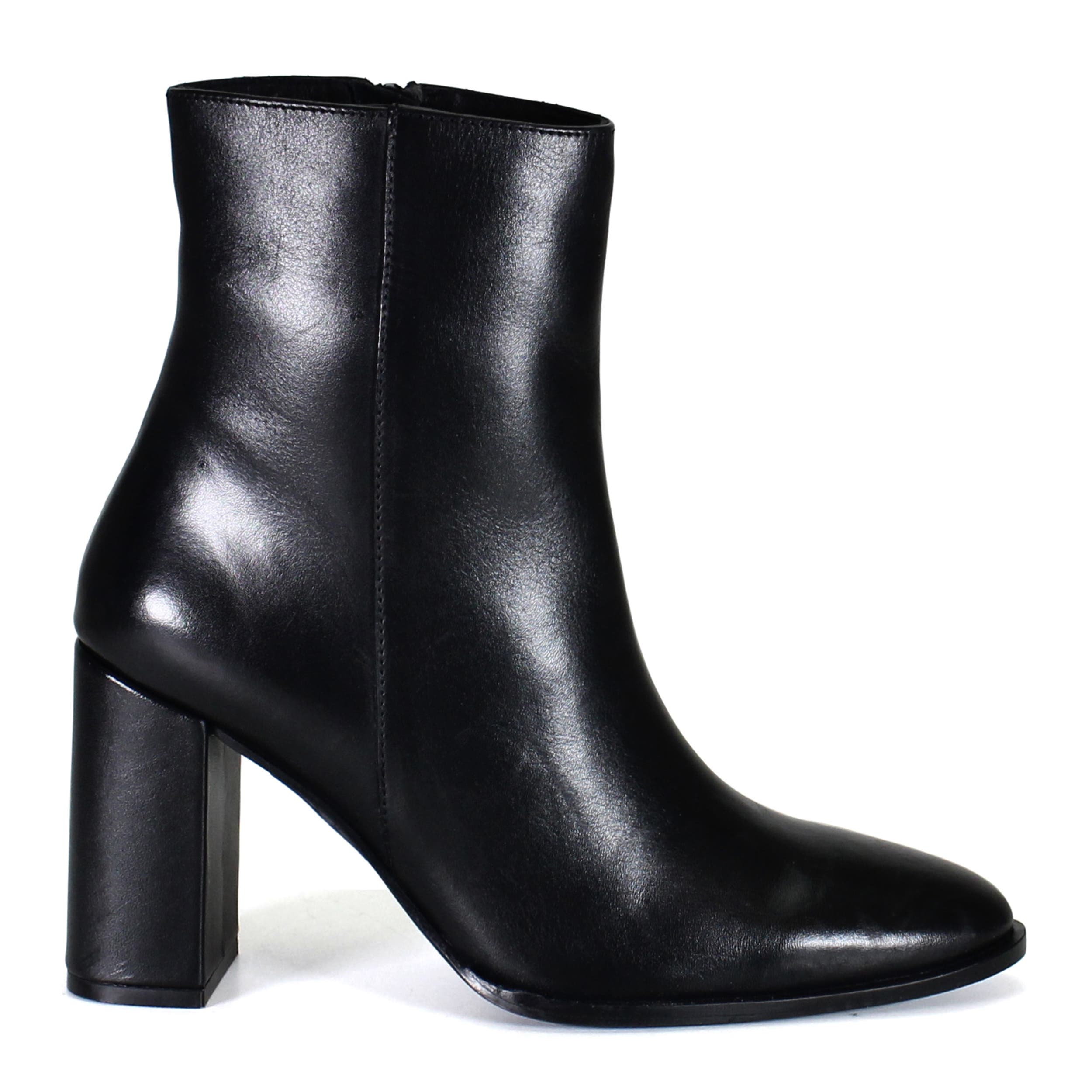 Diba True TRAV LER Sleek Leather Ankle Bootie, Alternate, color, Black