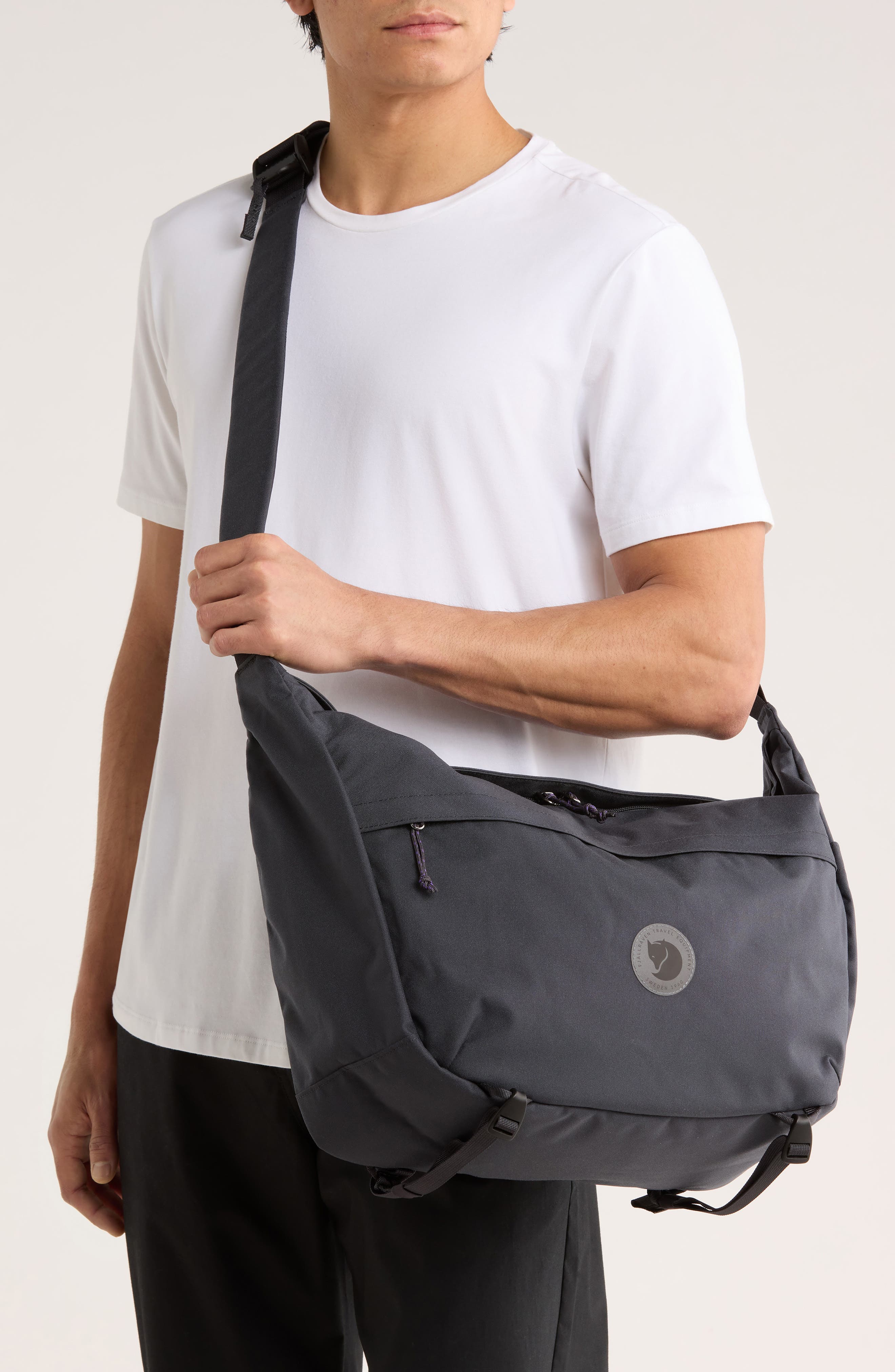 Fjällräven Farden Water Resistant Crossbody Bag, Alternate, color, Coal Black