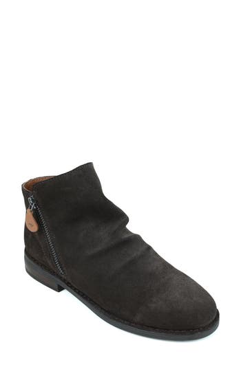 GENTLE SOULS BY KENNETH COLE GENTLE SOULS BY KENNETH COLE EMMA ANKLE BOOTIE