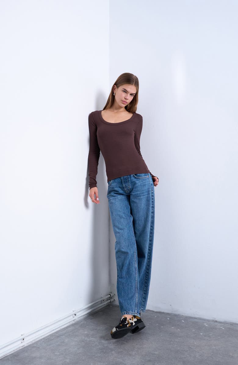 Topshop Scoop Neck Long Sleeve Rib Top, Alternate, color, Brown