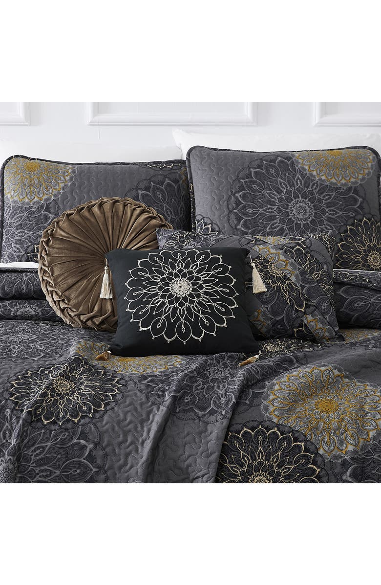 SOUTHSHORE FINE LINENS Midnight Floral Quilt Set, Alternate, color, Black