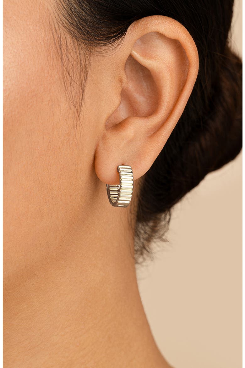 Lila Ribbed Huggie Hoop Earrings, Alternate, color, SILVER