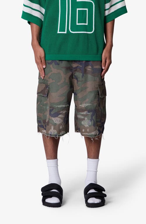 Mnml Baggy Distressed Cargo Shorts In Green