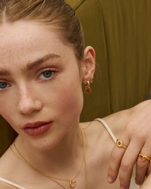 Ottoman Hands Garnet Heart Ring In Gold