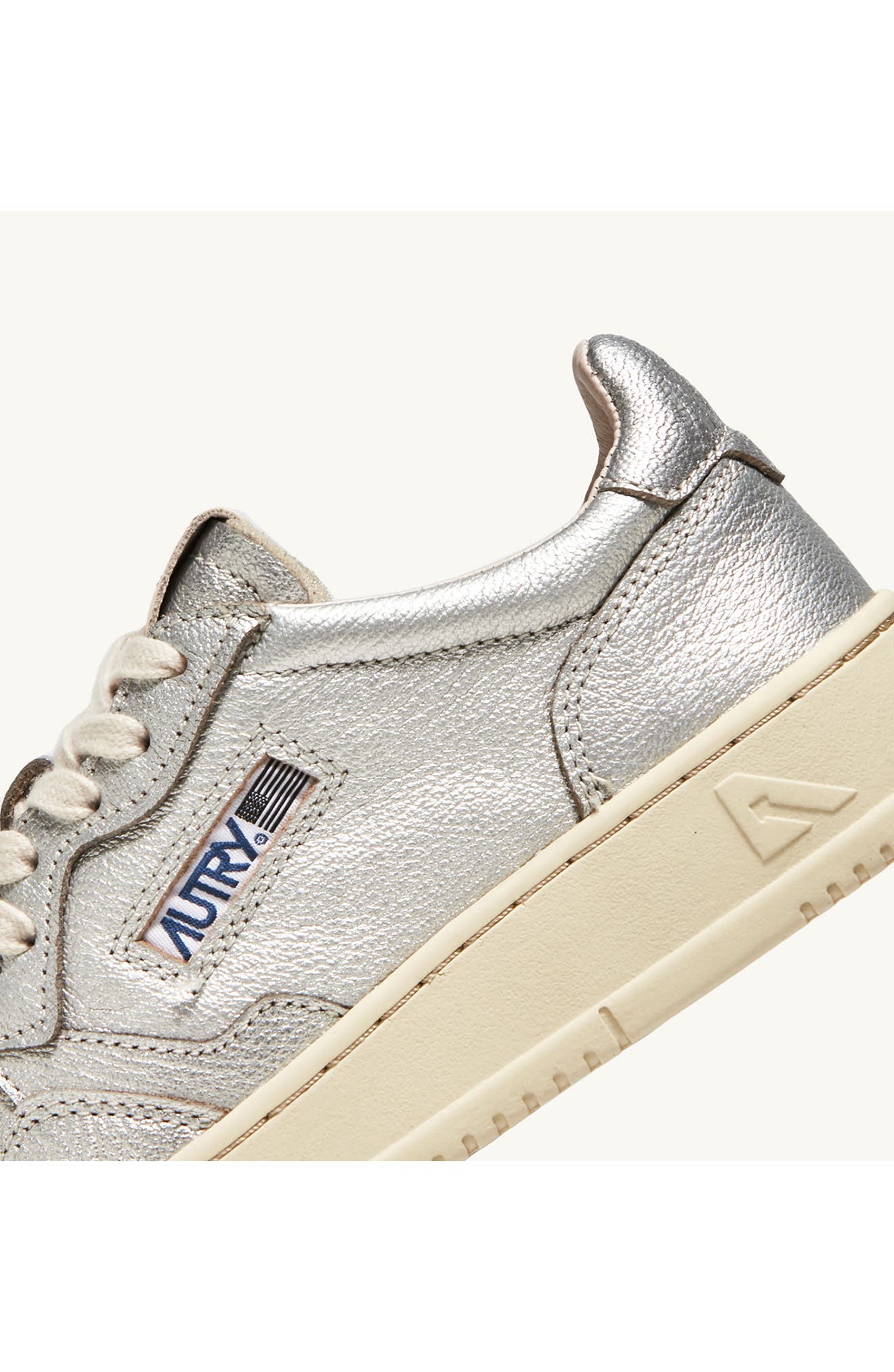 AUTRY Medalist Low Sneaker, Alternate, color, Silver