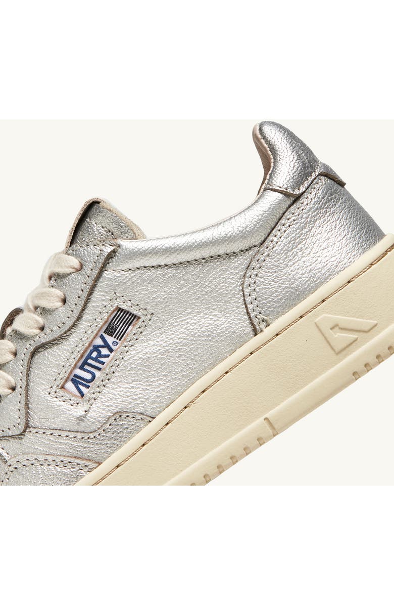 AUTRY Medalist Low Sneaker, Alternate, color, Silver