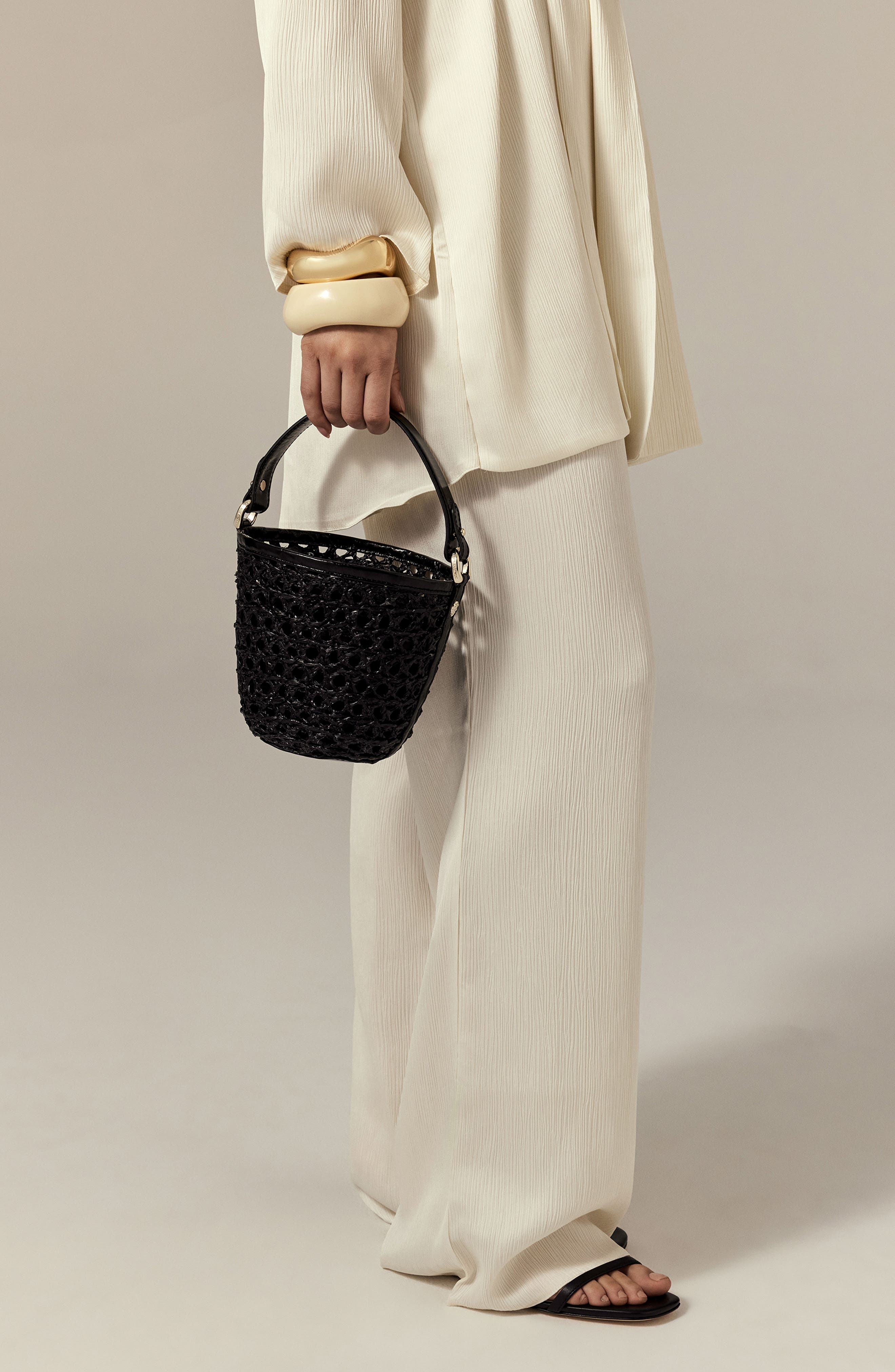 Helen Kaminski Ama Braided Raffia Bucket Bag, Alternate, color, Charcoal
