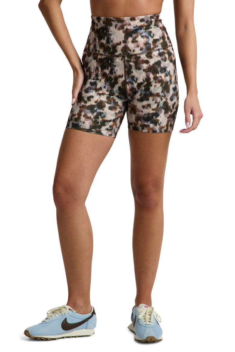 Softmark Keep Pace Bike Shorts, Alternate, color, DAPPLED ROAN