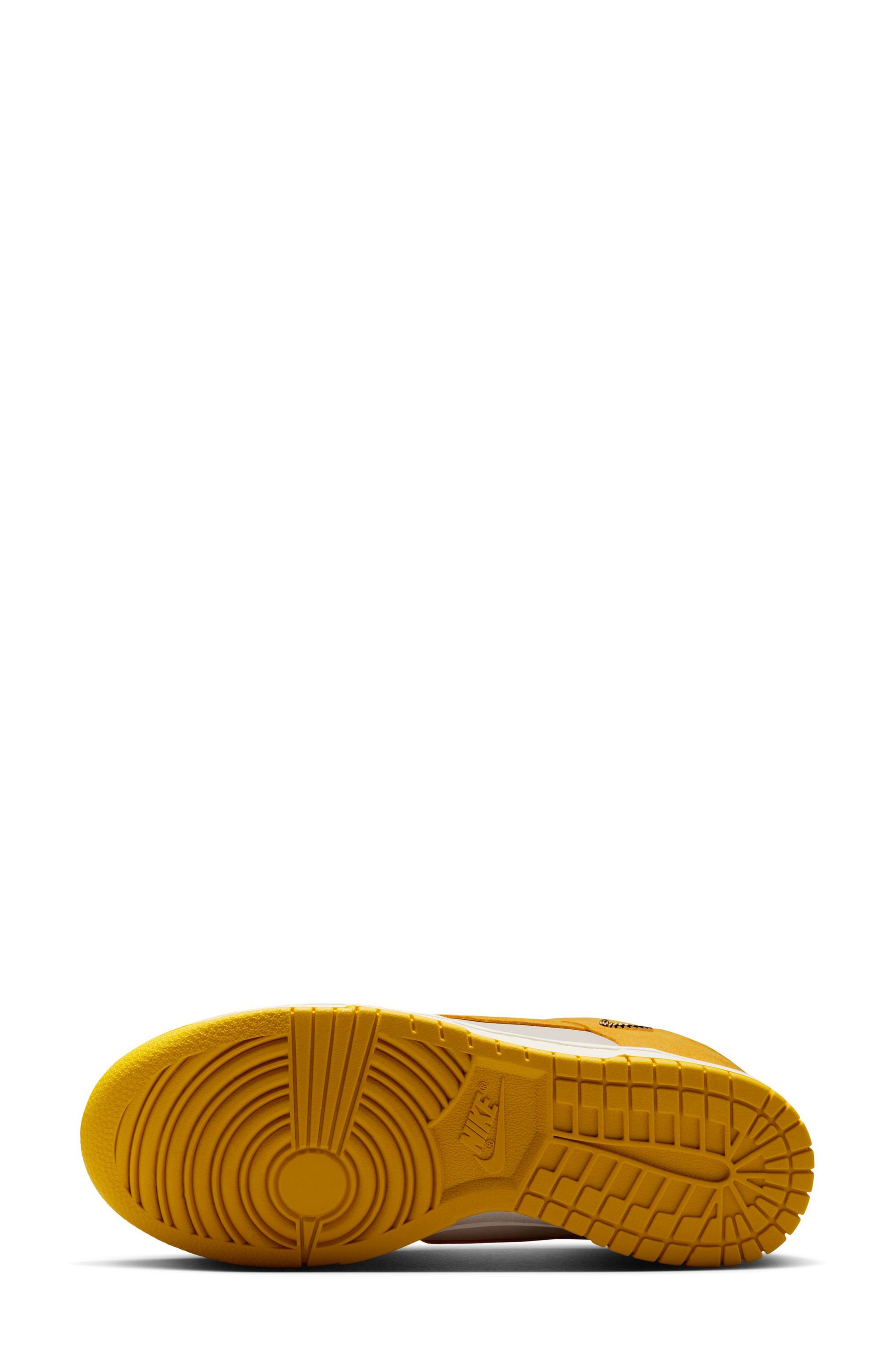 Женские кроссовки Nike Dunk Low Basketball Sneaker — фото 4