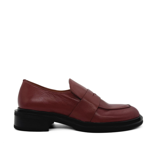 Amie Rafa Drew Chunky Leather Loafer In Burgundy