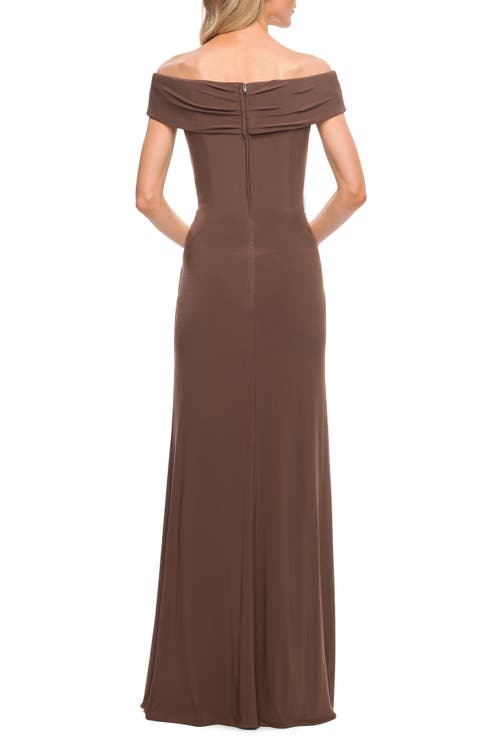 La Femme Off The Shoulder Jersey Dress With Ruching In Cocoa