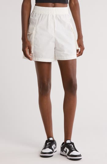 ★ Nike★ Sportswear Essentials Woven High Waist 5 Inch Car Nike Sportswear Essential Woven High Waist 5-Inch Cargo