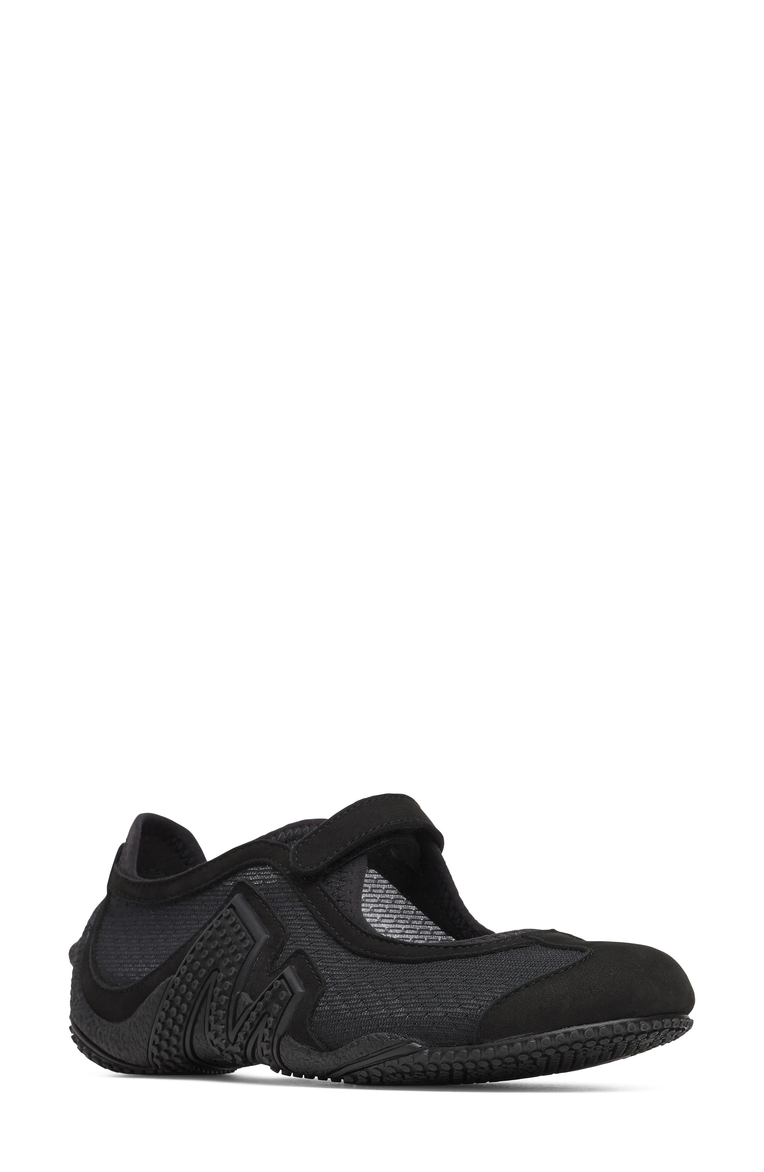 BLACK/ BLACK
