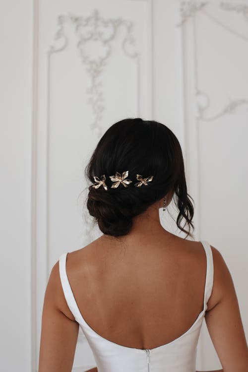 Untamed Petals Comet Pearl Pins In Gold