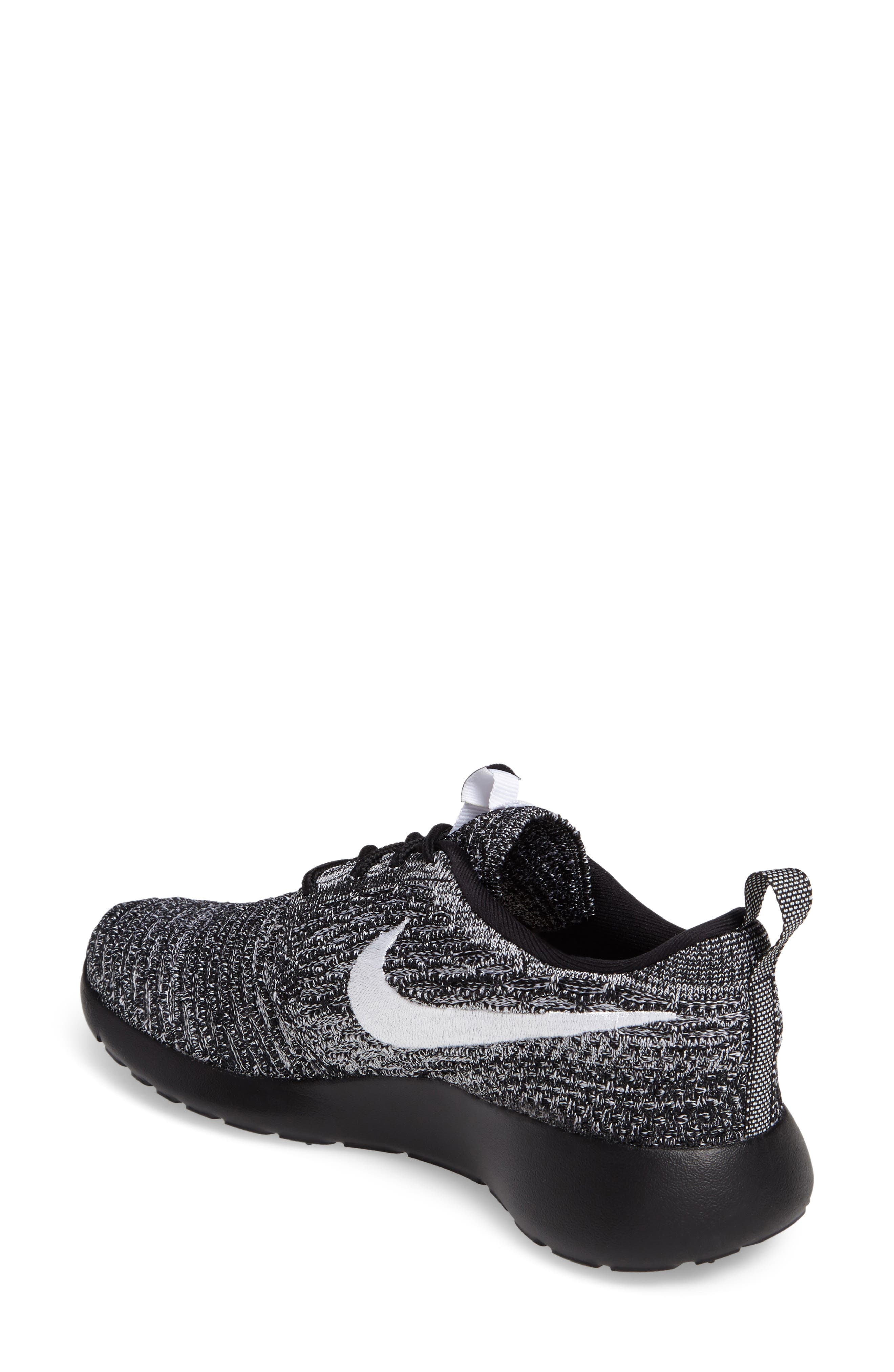 FlyKnit Roshe Run Sneaker, Alternate, color, BLACK/ SUMMIT WHITE