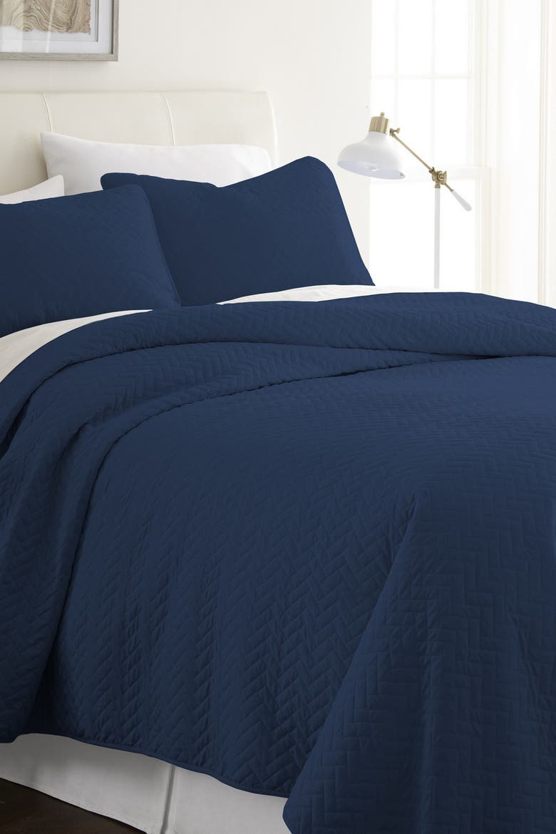 Home Spun Home Spun Premium Ultra Soft Herring Pattern Quilted King Coverlet Set - Navy, Main, color, AQUA