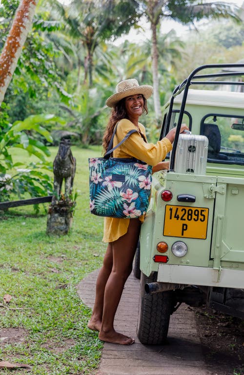 Aloha Collection Hibiscus Palm Day Tripper Water Resistant Tyvek® Tote In Hibiscus Palm