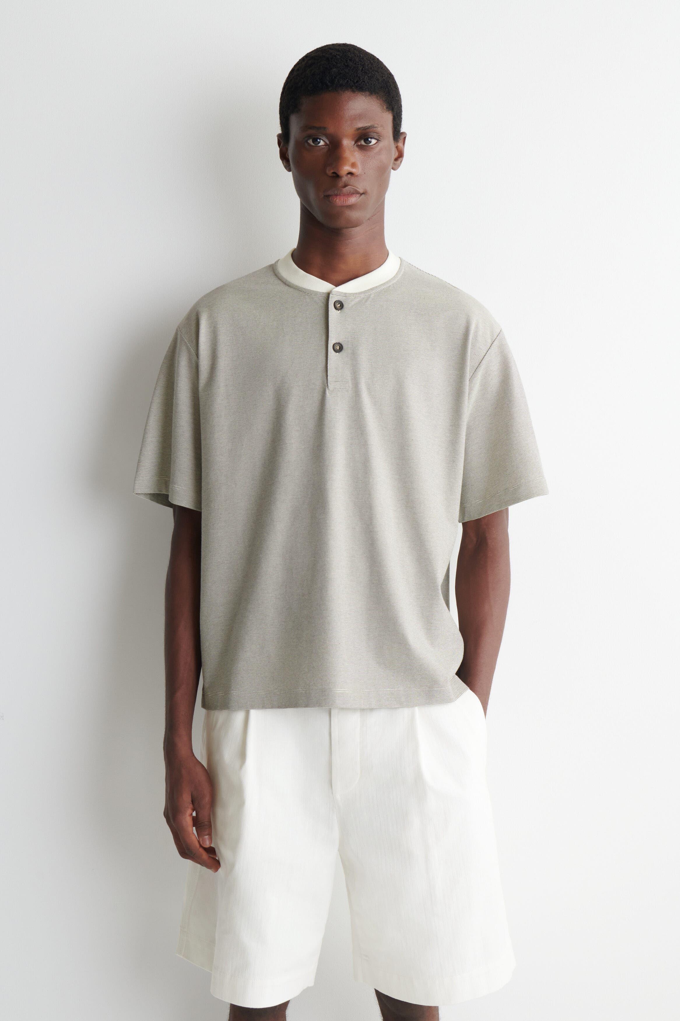selected WHITE / BLACK / STRIPED