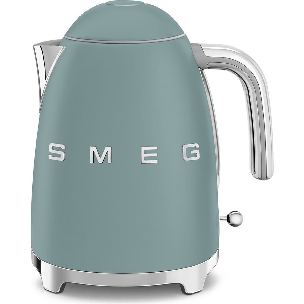 smeg '50s Style 7-Cup Electric Kettle in Matte Jade at Nordstrom