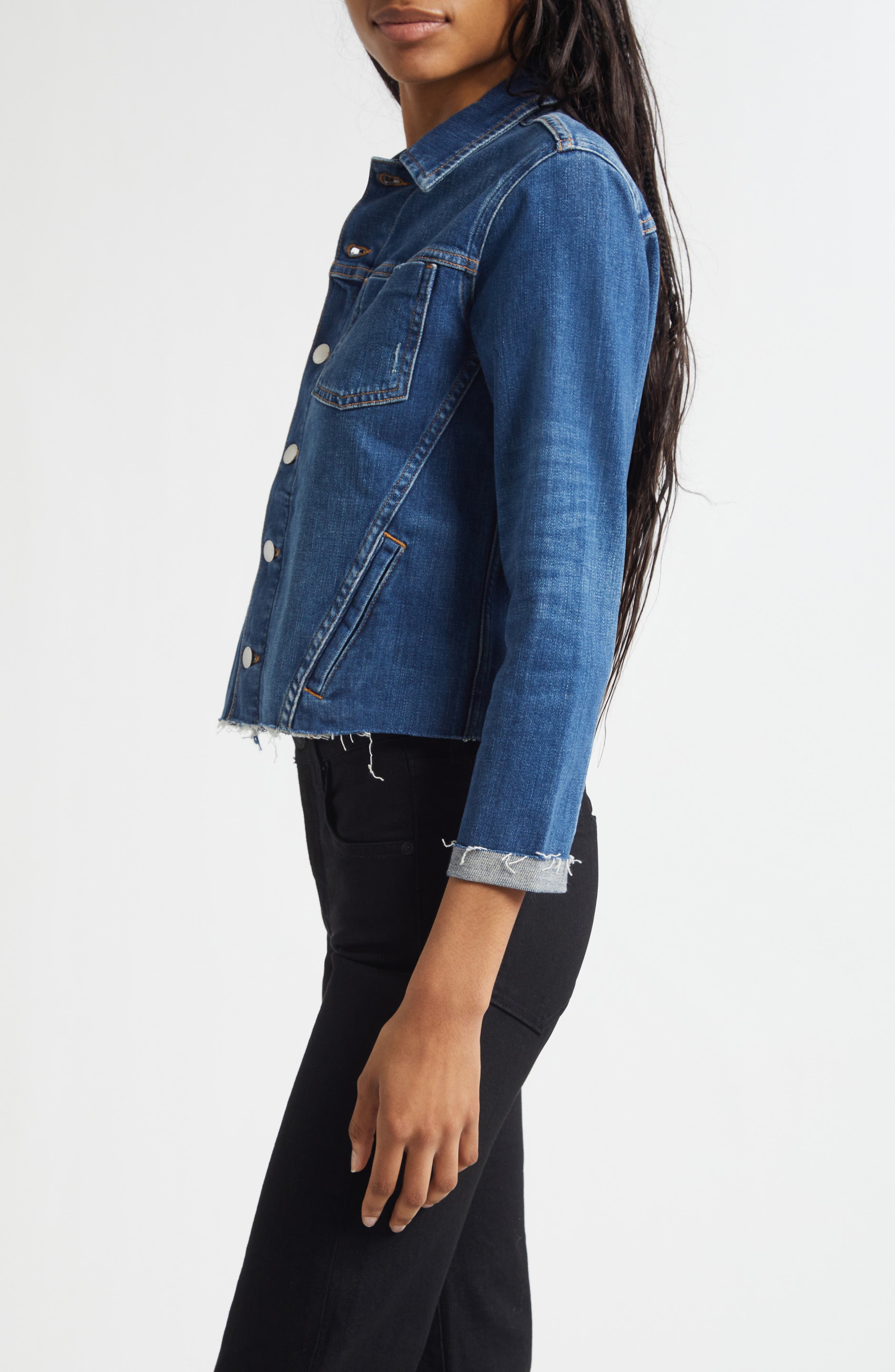 Женские L'AGENCE Janelle Slim Fit Raw Hem Denim Trucker Jacket — фото 3