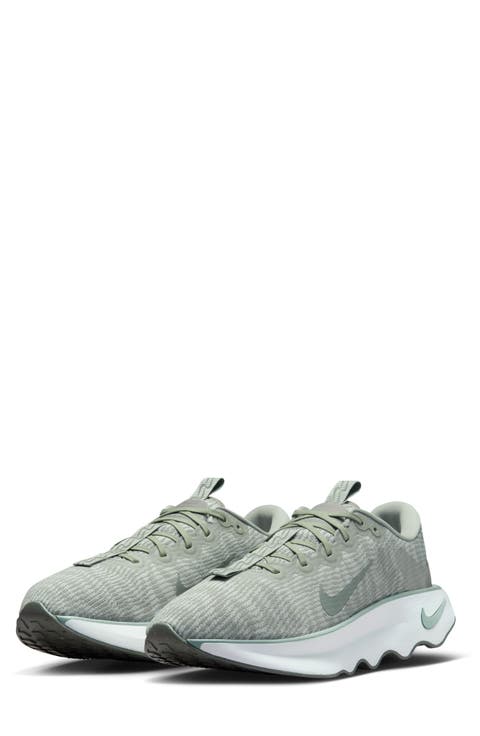 Motiva Walking Sneaker